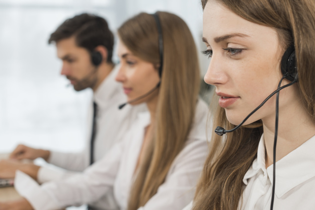 gente-trabajando-call-center_23-2148094787 gente-trabajando-call-center_23-2148094787